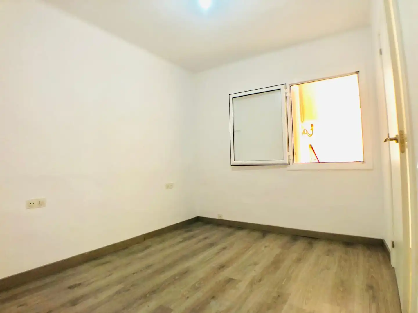 Bedroom of Flat for sale in L'Hospitalet de Llobregat  with Parquet flooring