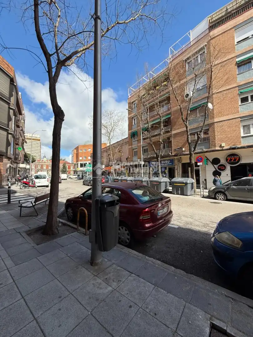 Vista exterior de Piso en venta en Madrid con Calefacción y Terraza