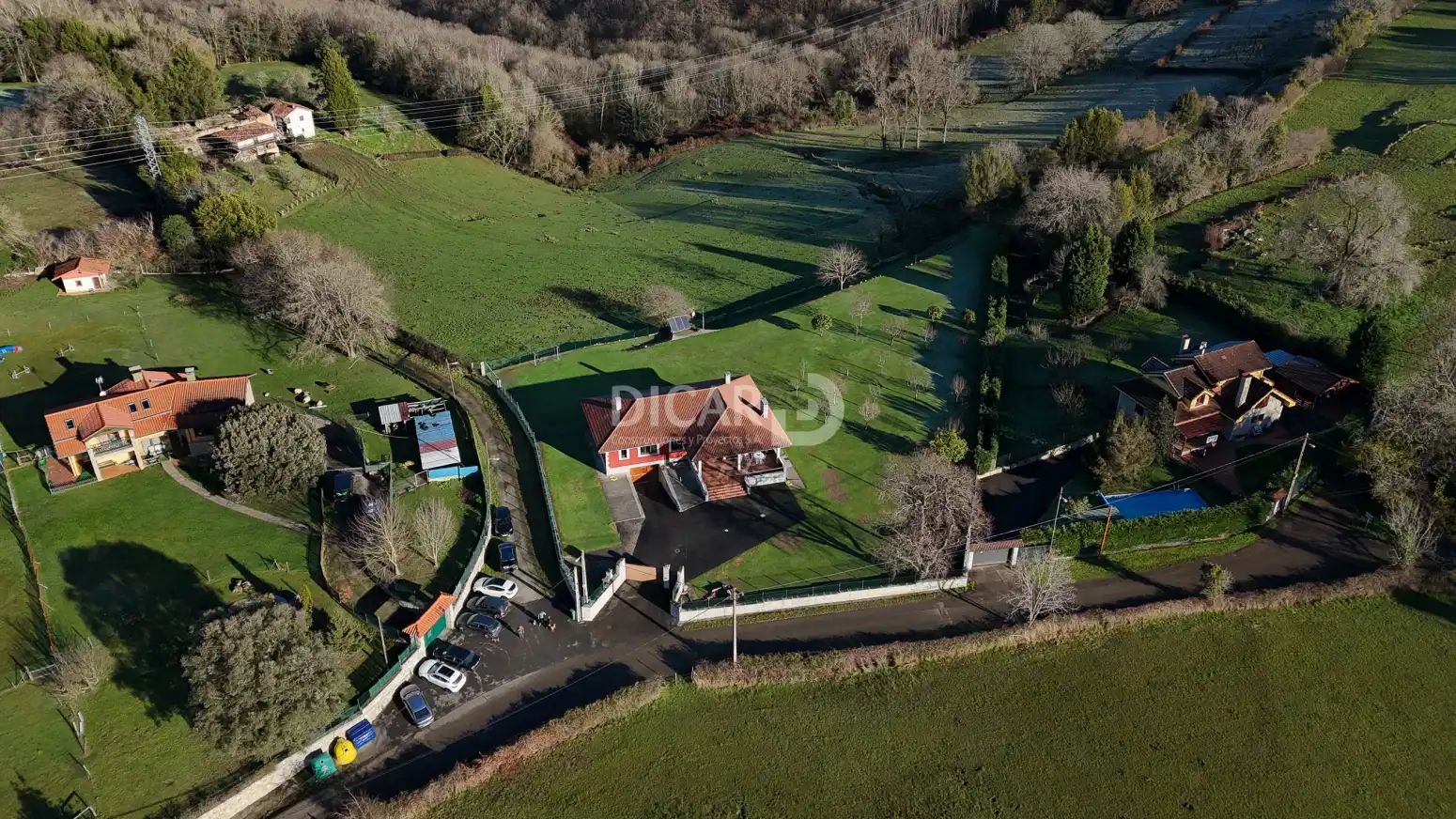 Vista exterior de Casa o xalet en venda en Oviedo  amb Calefacció, Jardí privat i Parquet