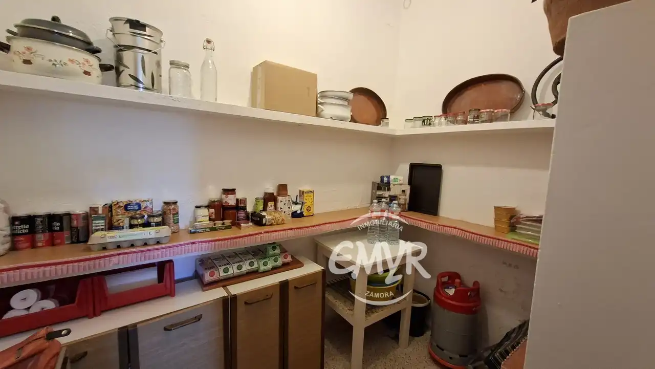 Cuina de Casa o xalet en venda en Zamora Capital  amb Calefacció, Jardí privat i Parquet