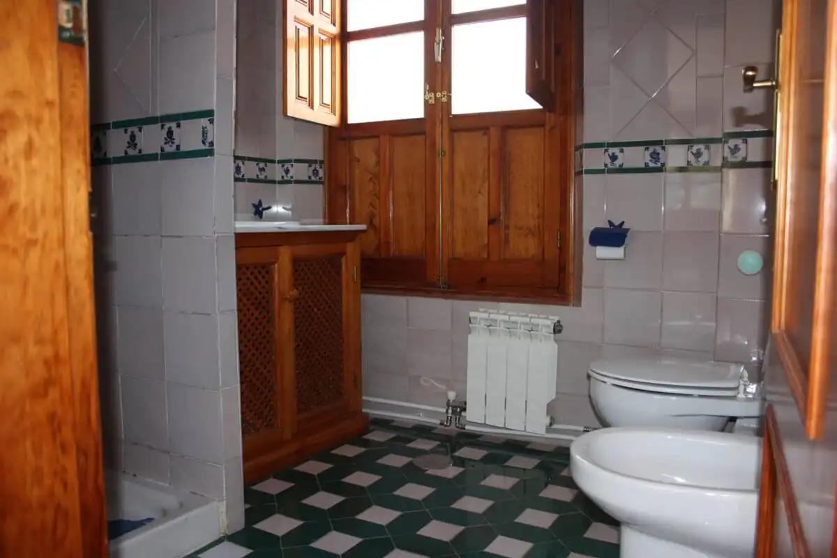 Bathroom of Attic for rent in Granada  with Heating and Furnished