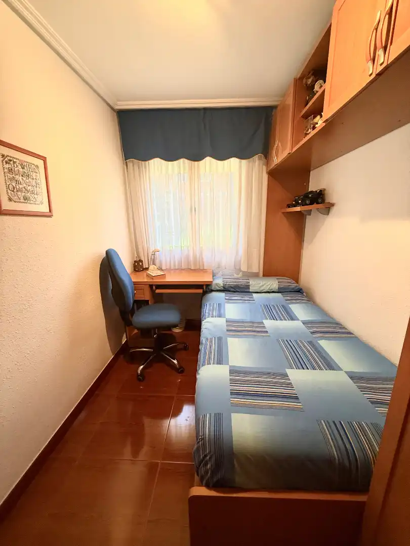 Dormitori de Pis en venda en Barakaldo  amb Moblat, Forn i Balcó