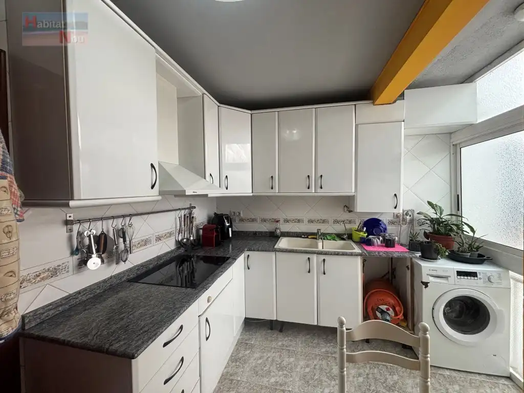 Kitchen of Flat for sale in La Bisbal del Penedès  with Air Conditioner and Oven