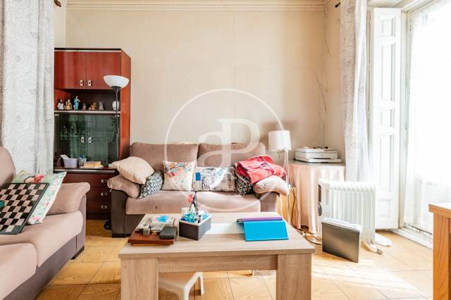 Piso en Venta en Corre. Baja de San Pablo en Universidad - Malasaña