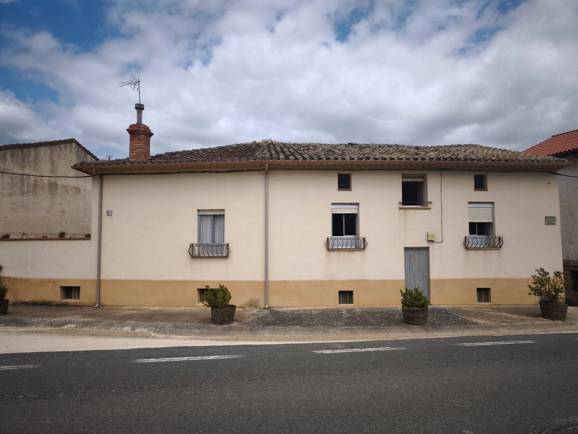 Vista exterior de Finca rústica en venda en Genevilla amb Jardí privat i Terrassa