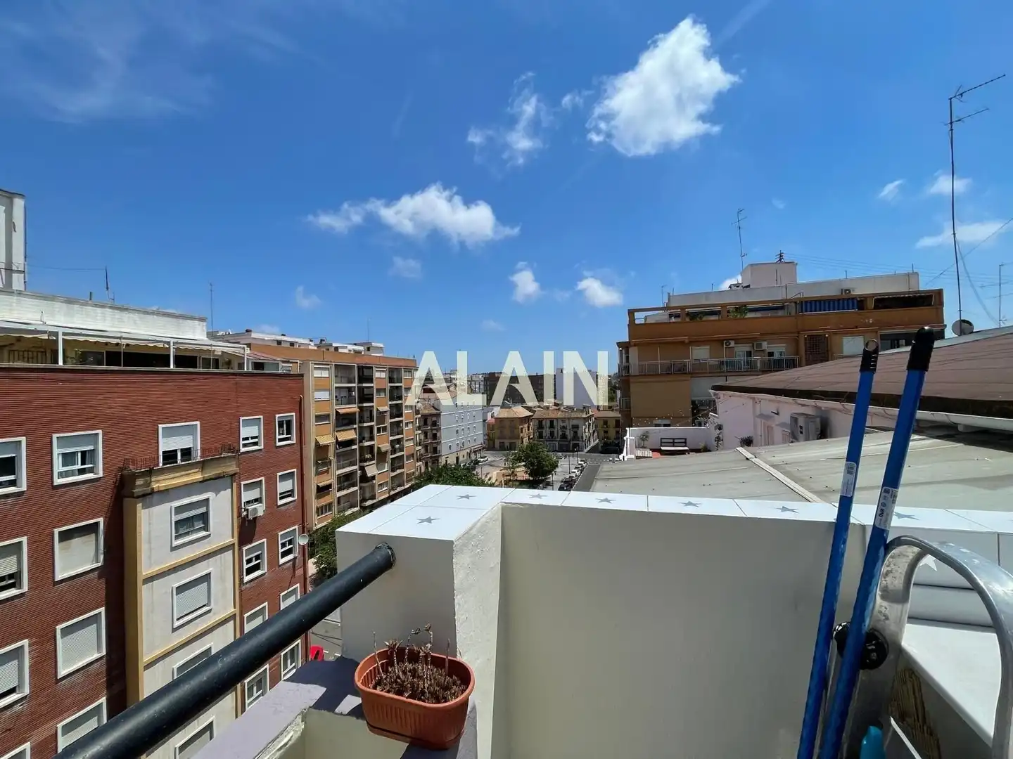 Vista exterior de Ático en venta en Valencia con Aire acondicionado, Calefacción y Terraza
