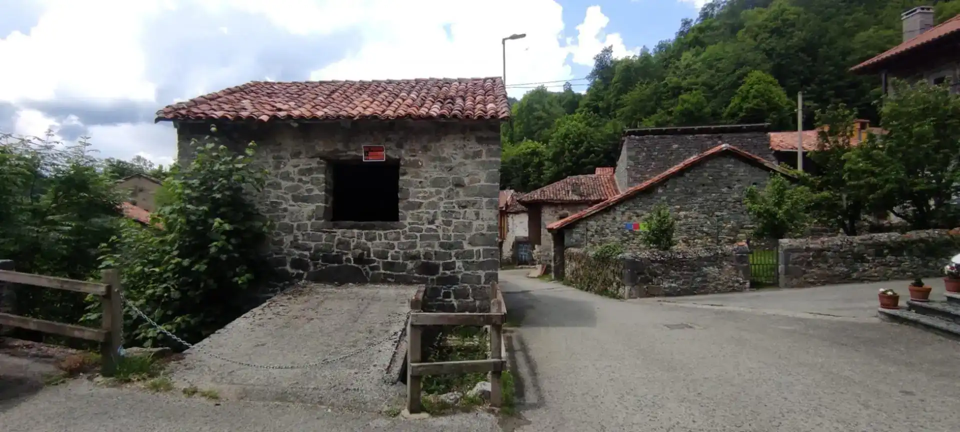 Vista exterior de Finca rústica en venda en Oseja de Sajambre, León