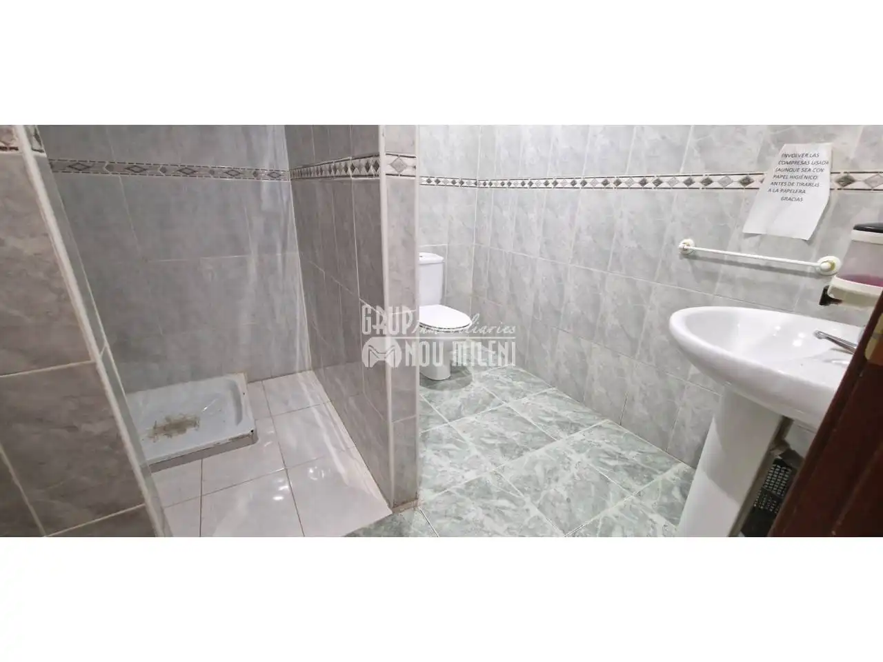 Bathroom of Commercial properties for rent in Valencia