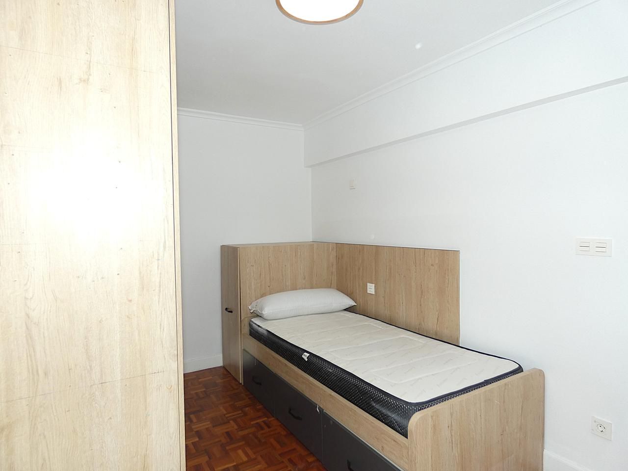 Dormitori de Pis per a compartir en Barakaldo  amb Calefacció, Moblat i Balcó