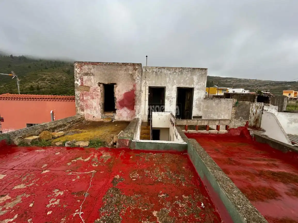 Vista exterior de Casa adosada en venda en Güímar amb Balcó