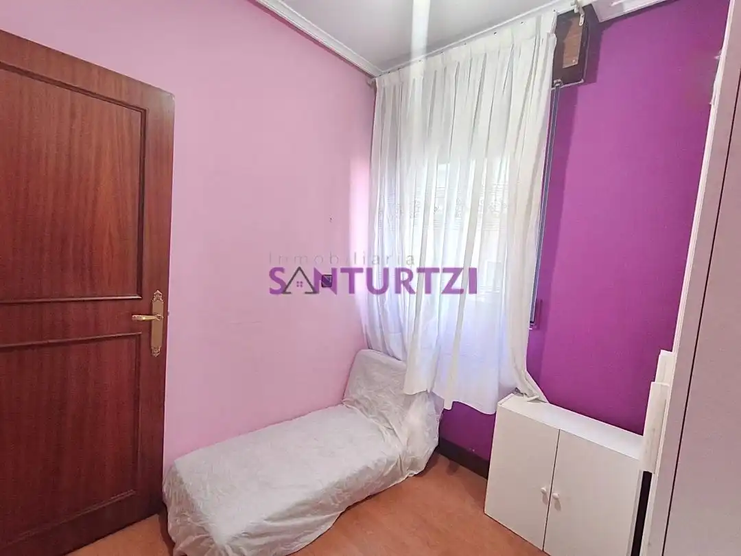 Bedroom of Flat for sale in Santurtzi   with Furnished