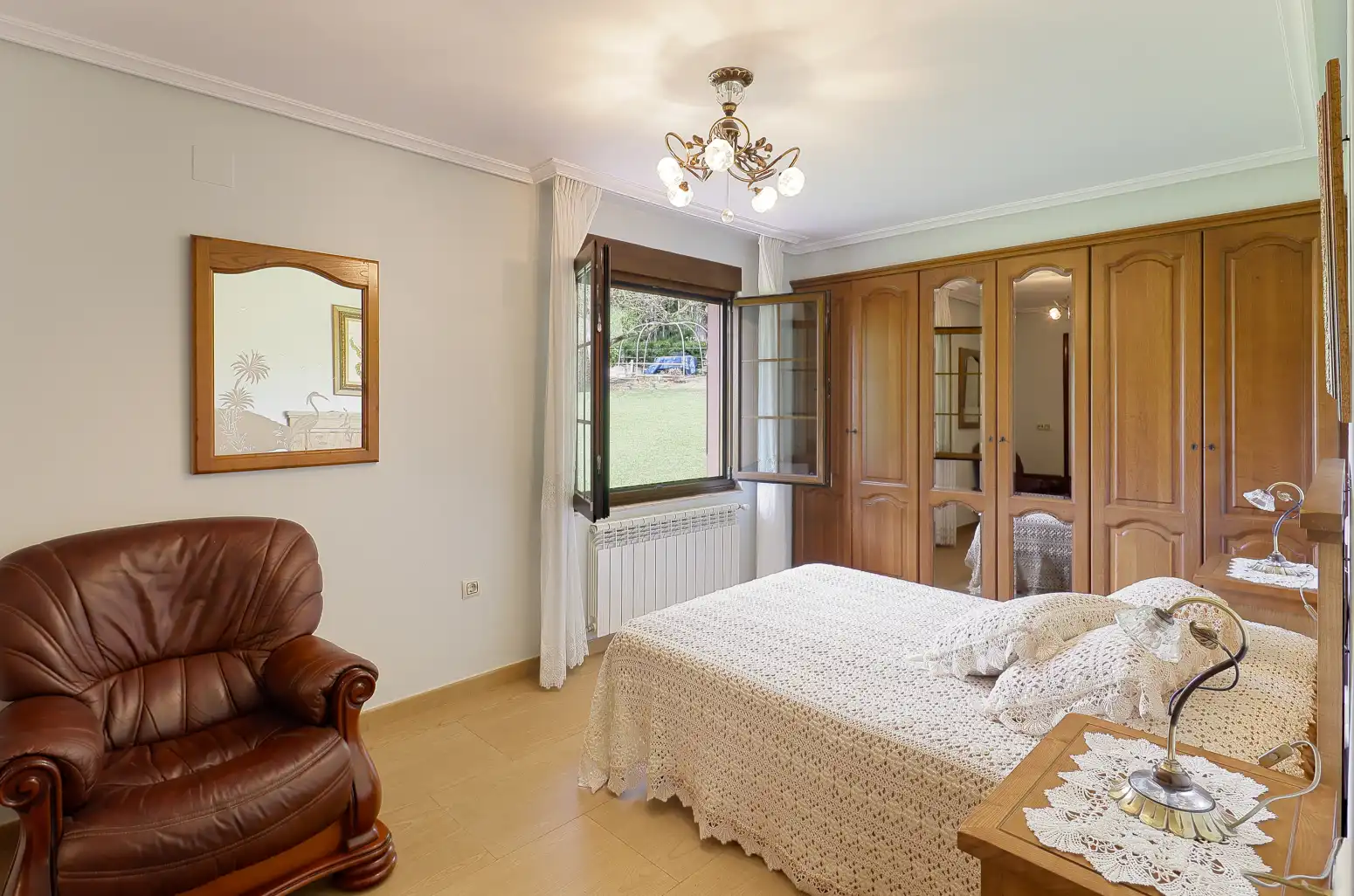 Habitación de Casa o chalet en venta en Gijón  con Calefacción, Parquet y Terraza