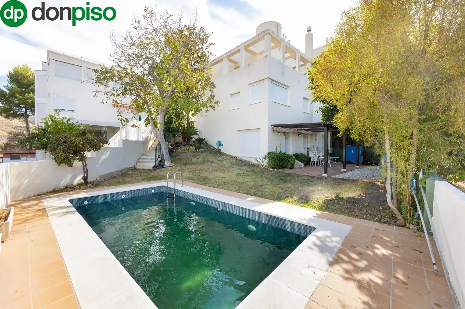 Piscina de Casa o chalet en venta en Granada con Aire acondicionado, Calefacción y Jardín privado
