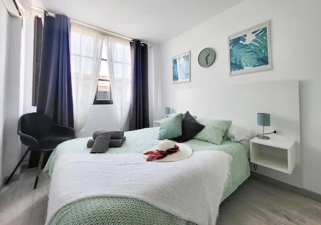 Habitación de Apartamento en venta en Arona con Aire acondicionado, Trastero y Amueblado