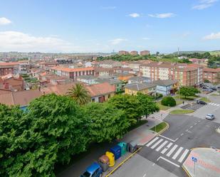 Vista exterior de Pis en venda en Avilés amb Calefacció, Terrassa i Traster