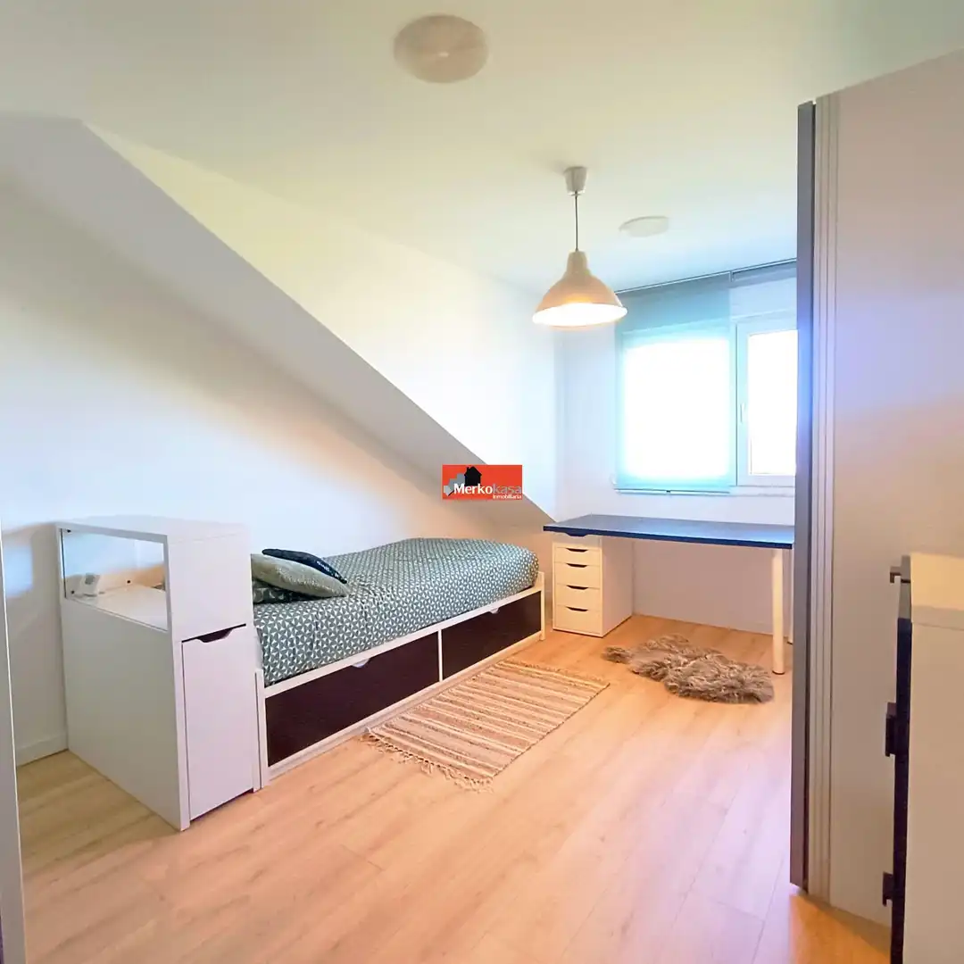 Habitación de Dúplex de alquiler en Lugo con Calefacción, Terraza y Trastero