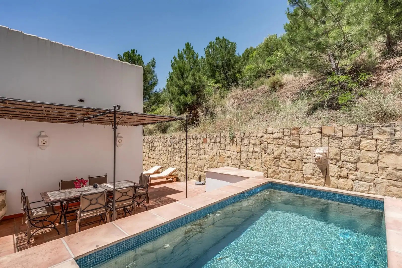 Piscina de Planta baja en venta en Benahavís con Aire acondicionado, Jardín privado y Terraza