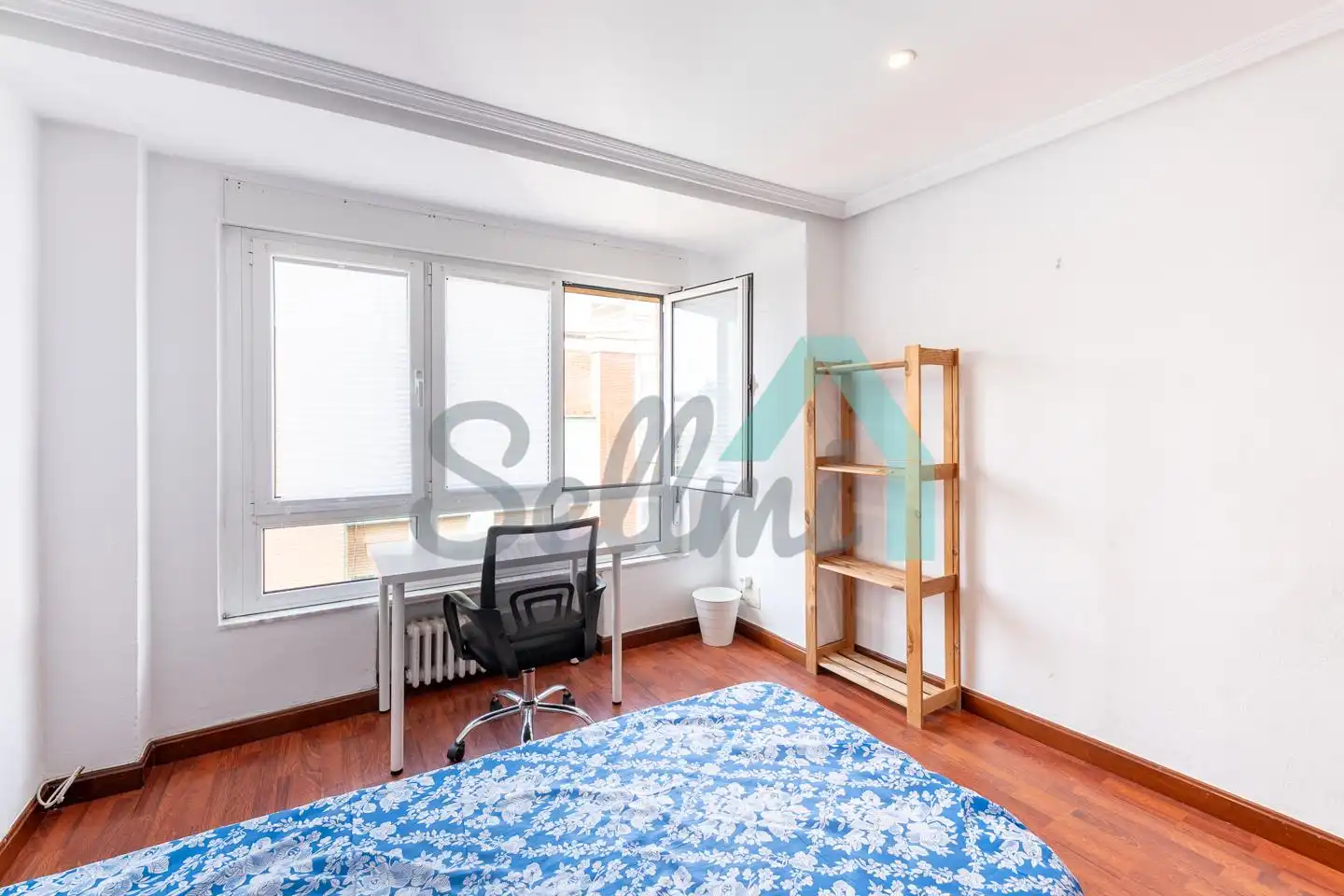 Habitación de Piso en venta en Oviedo  con Calefacción