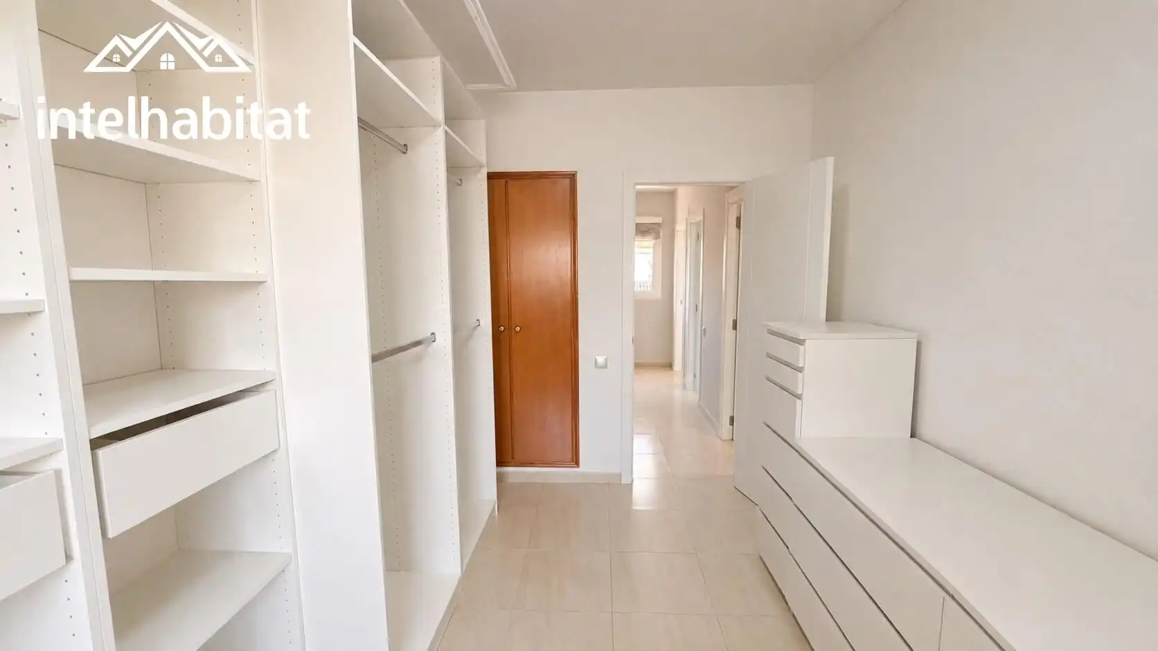 Dormitori de Casa adosada en venda en Riba-roja de Túria amb Balcó