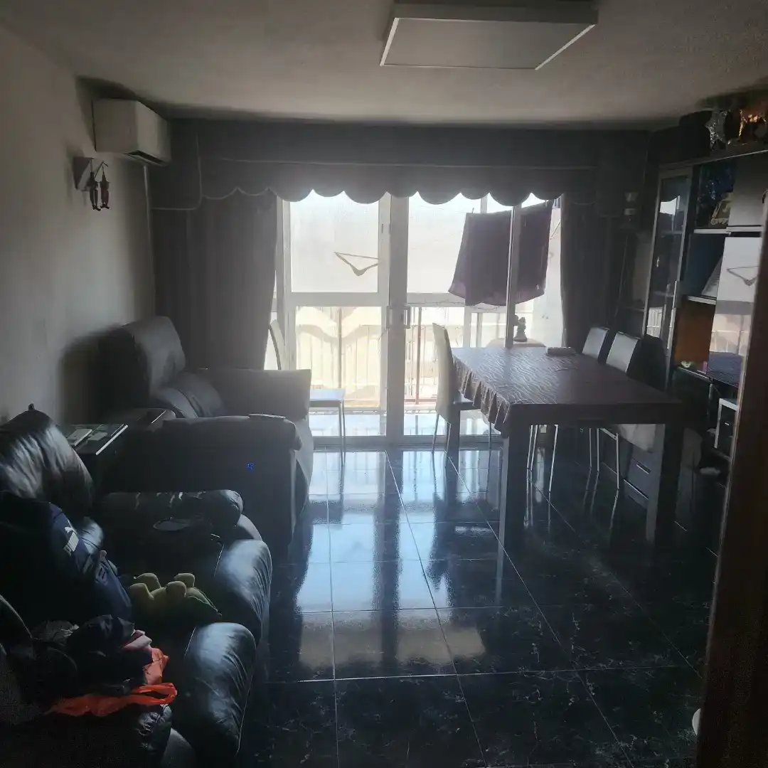 Sala d'estar de Pis en venda en L'Hospitalet de Llobregat amb Aire condicionat i Balcó