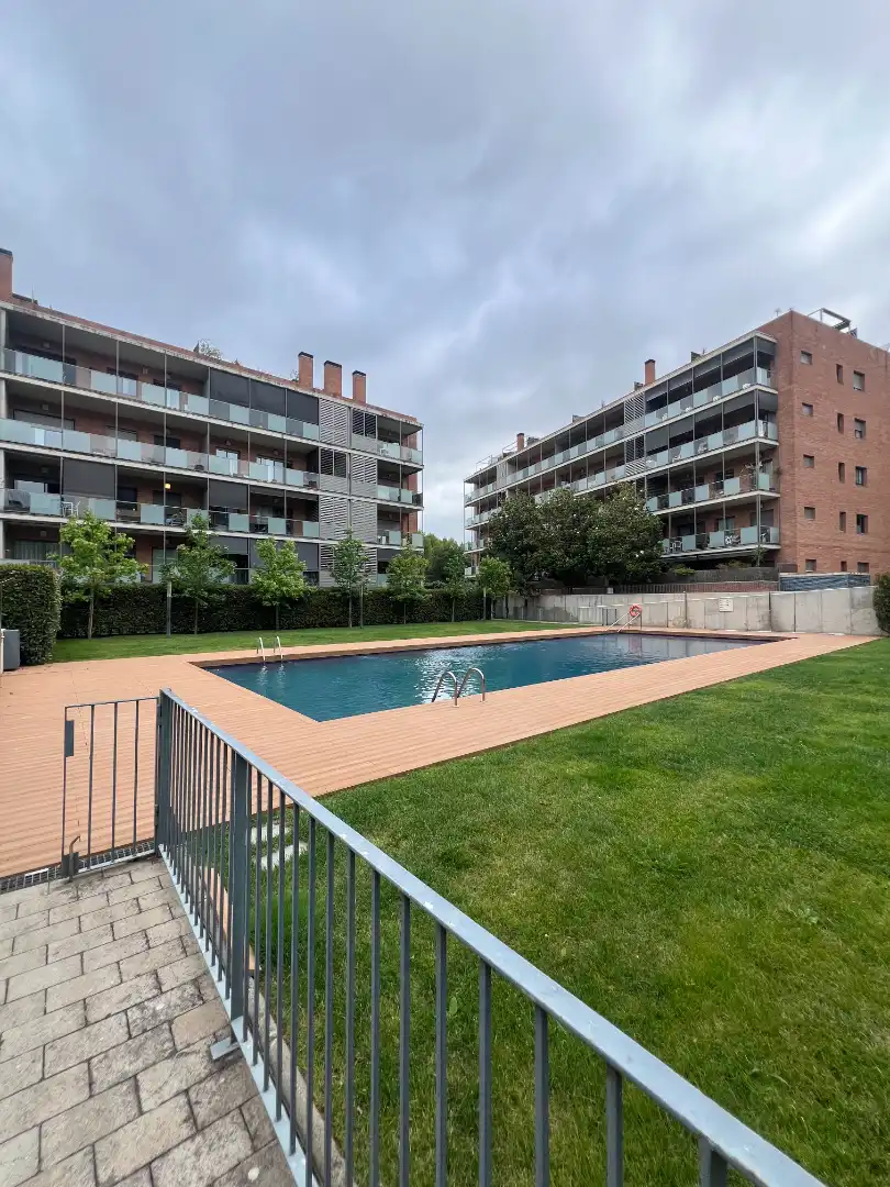 Schwimmbecken von Wohnung zum Verkauf in Sant Cugat del Vallès mit Klimaanlage, Heizung und Privatgarten