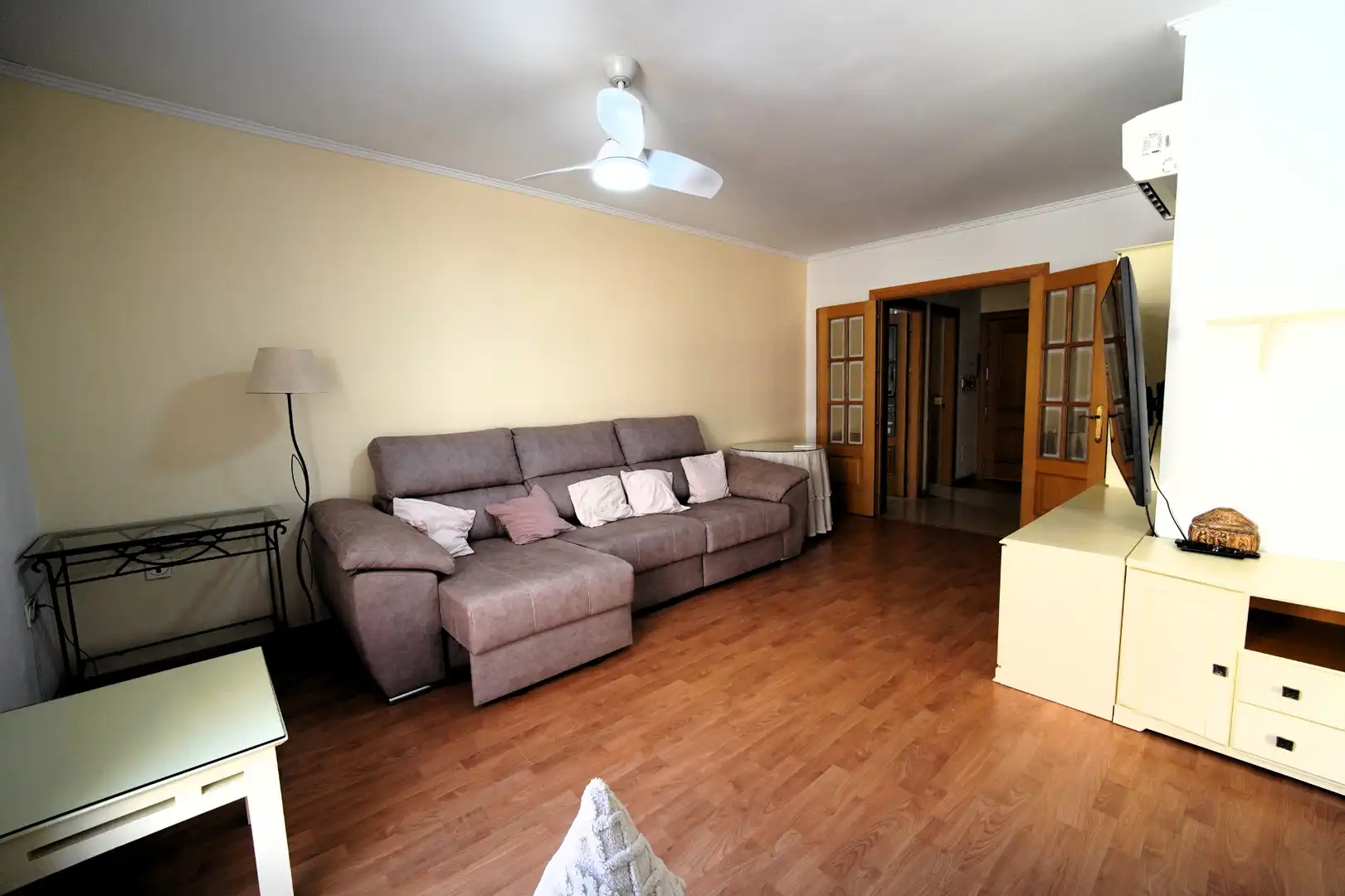 Wohnzimmer von Wohnung zum Verkauf in Roquetas de Mar mit Klimaanlage, Terrasse und Möbliert