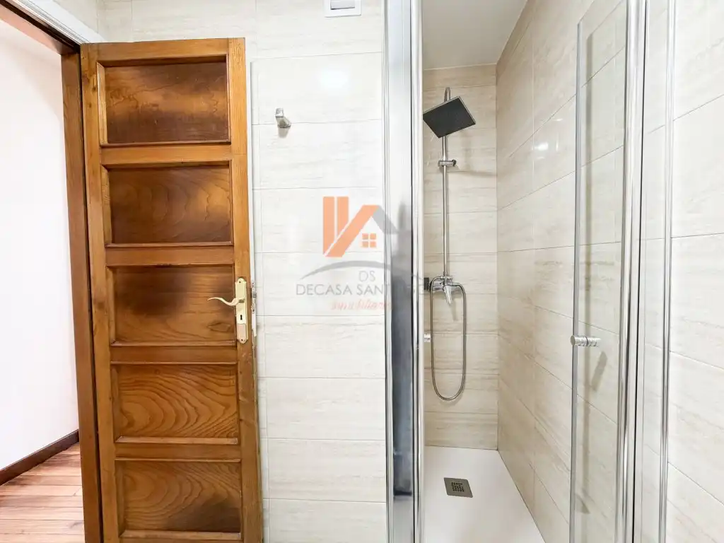 Baño de Piso en venta en Santiago de Compostela  con Horno