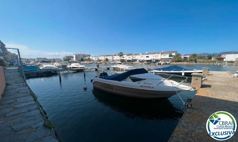 Vista exterior de Garatge en venda en Empuriabrava