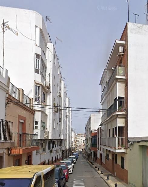 Exterior view of Single-family semi-detached for sale in San Juan de Aznalfarache  with Private garden and Terrace