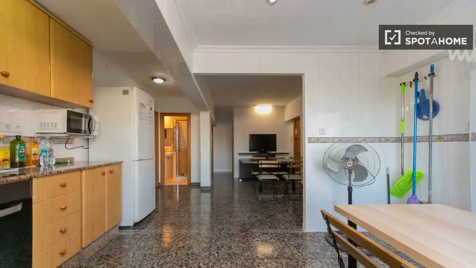 Cocina de Piso de alquiler en Valencia con Aire acondicionado, Calefacción y Amueblado