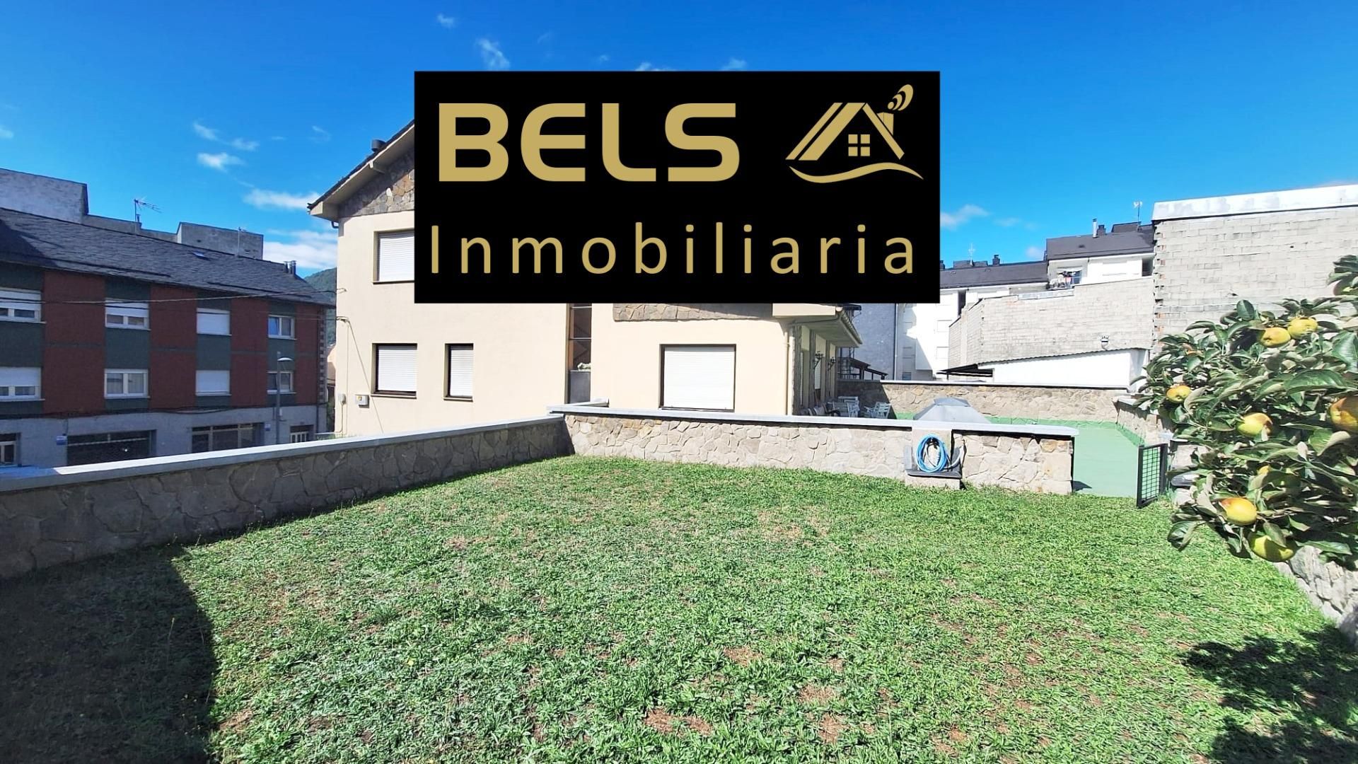 Vista exterior de Casa o xalet en venda en Villablino amb Calefacció, Jardí privat i Terrassa