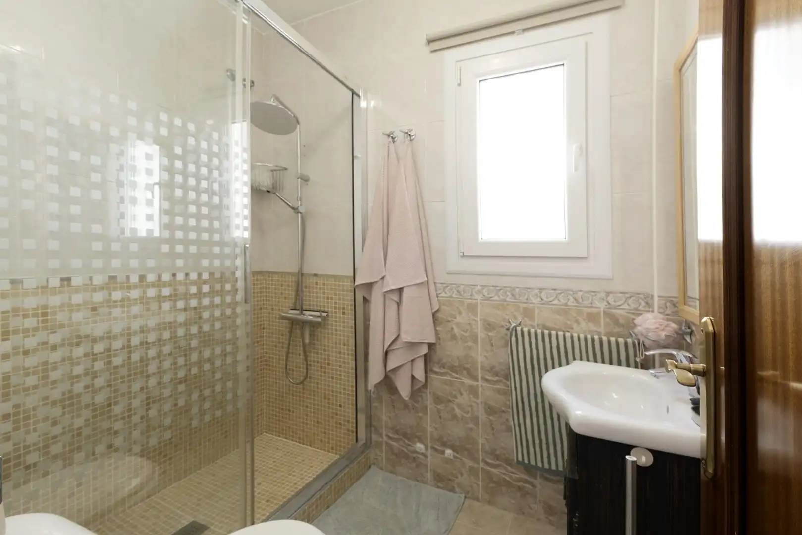 Badezimmer von Wohnung zum Verkauf in Benalmádena mit Klimaanlage, Privatgarten und Abstellraum
