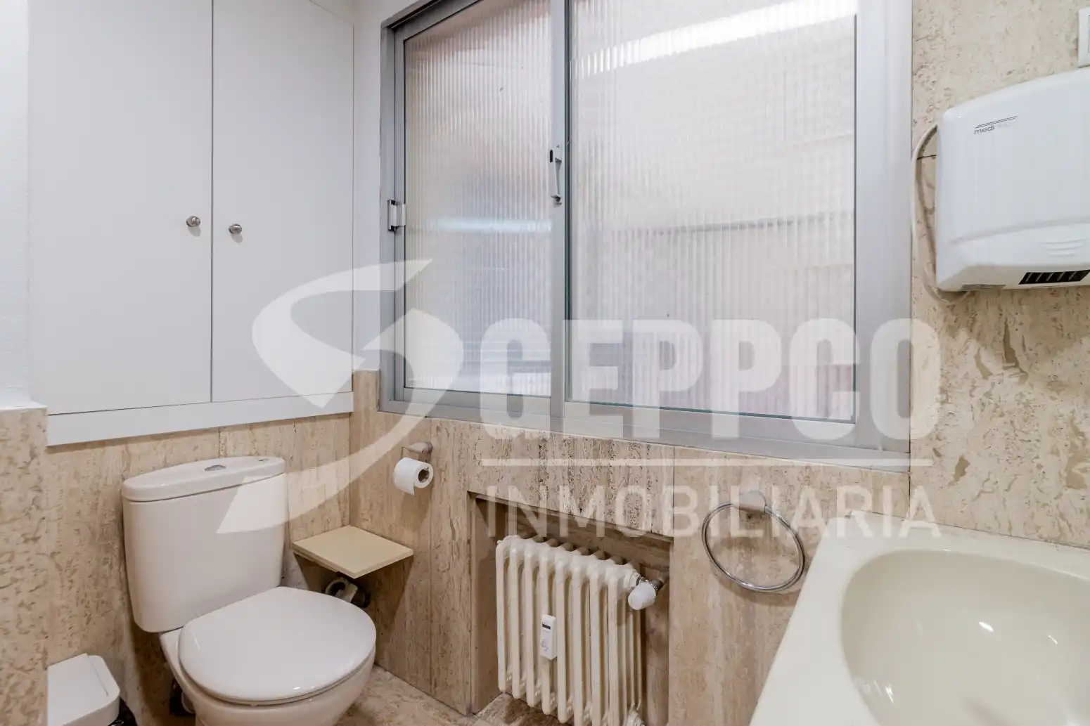 Bathroom of Office for rent in Barrio de Salamanca