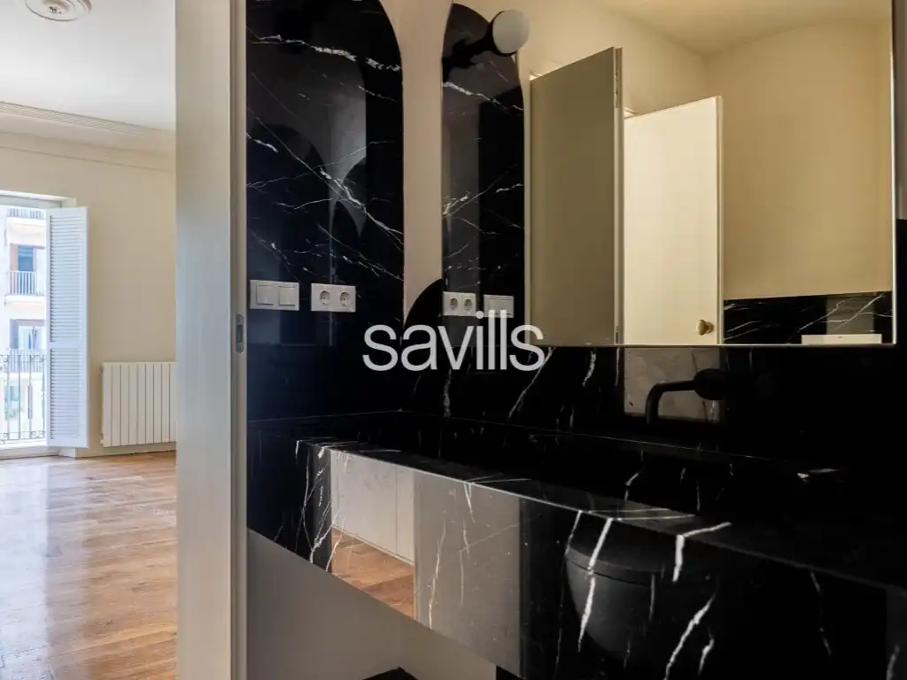 Bathroom of Apartments for sale in Sevilla