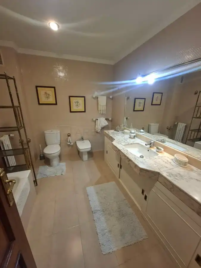 Bany de Pis en venda en Vitoria - Gasteiz amb Calefacció, Parquet i Terrassa