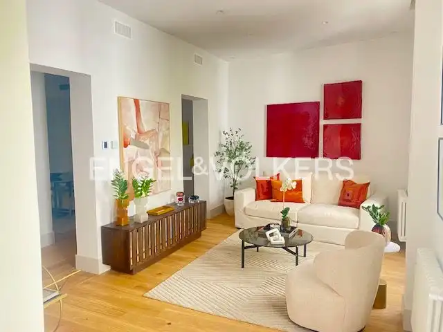 Living room of Flat for sale in Madrid  with Air Conditioner, Heating and Balcony