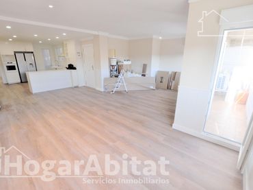 Piso con balcón en venta en Calle de San Vicente Mártir
