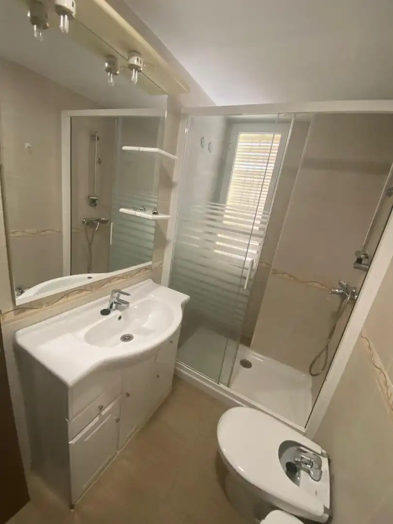Bathroom of Flat for rent in Granada  with Terrace and Furnished