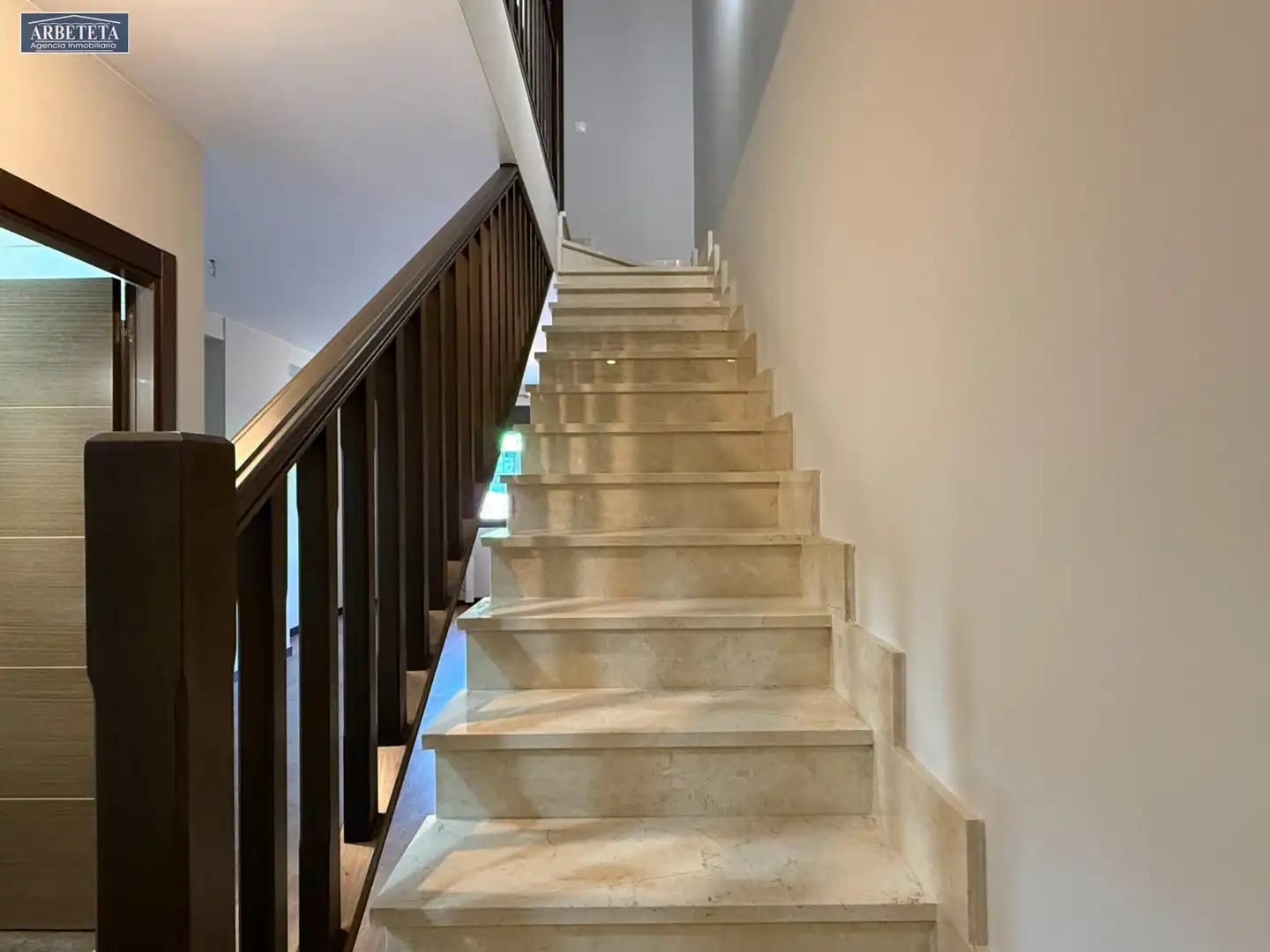 Casa adosada en venta en Urb. Belvalle