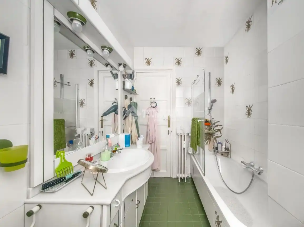 Badezimmer von Wohnung zum Verkauf in Madrid mit Klimaanlage, Heizung und Terrasse