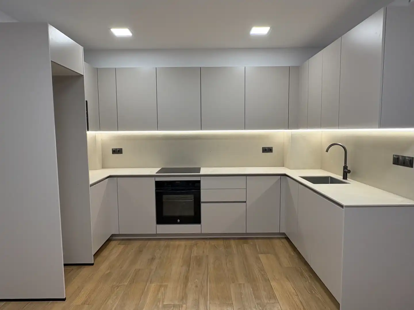 Cocina de Planta baja en venta en Vilanova i la Geltrú con Horno y Microondas