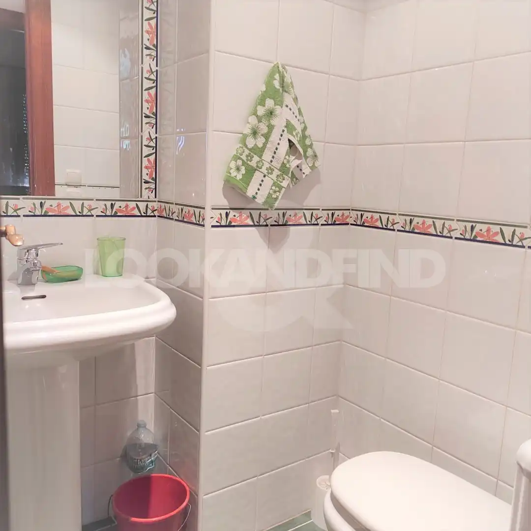Bathroom of Flat for rent in Salamanca  with Heating, Parquet flooring and Furnished
