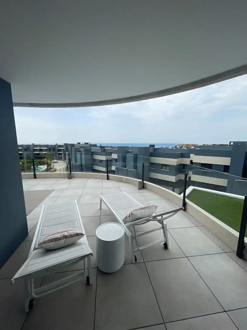 Apartamento con terraza en alquiler en Selwo, imagen 11