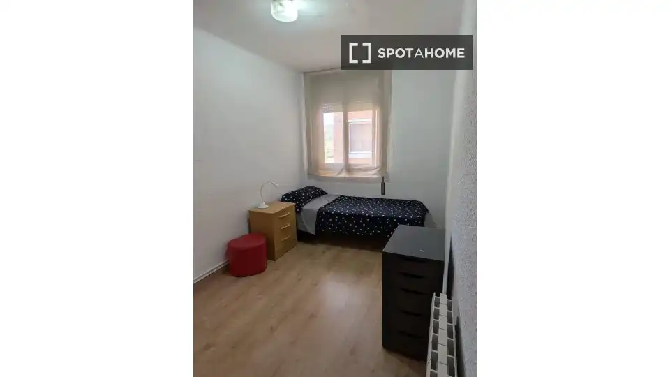 Habitación de Piso para compartir en Terrassa con Aire acondicionado, Terraza y Amueblado