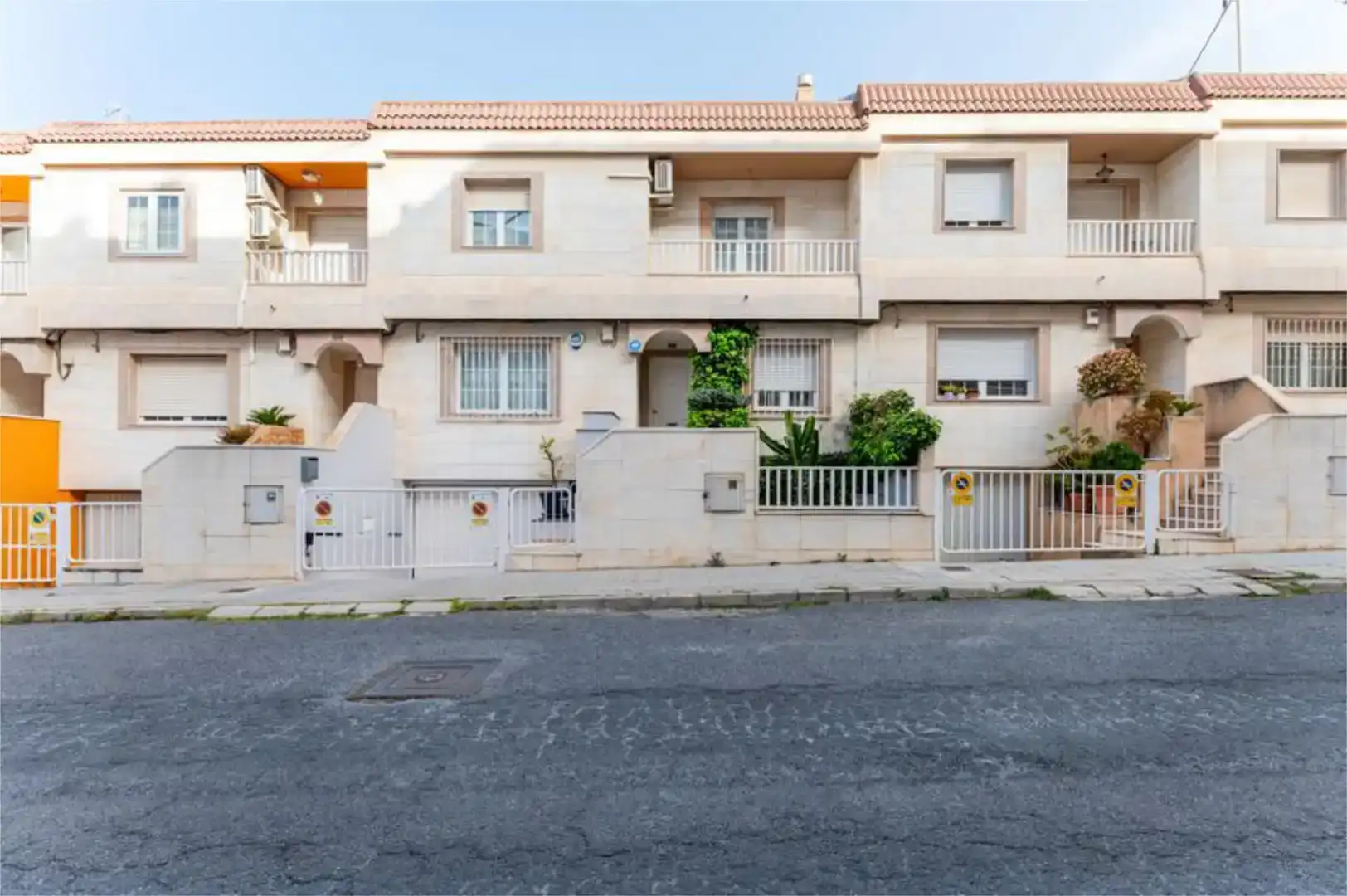 Vista exterior de Casa adosada en venda en Ibi amb Aire condicionat, Jardí privat i Parquet