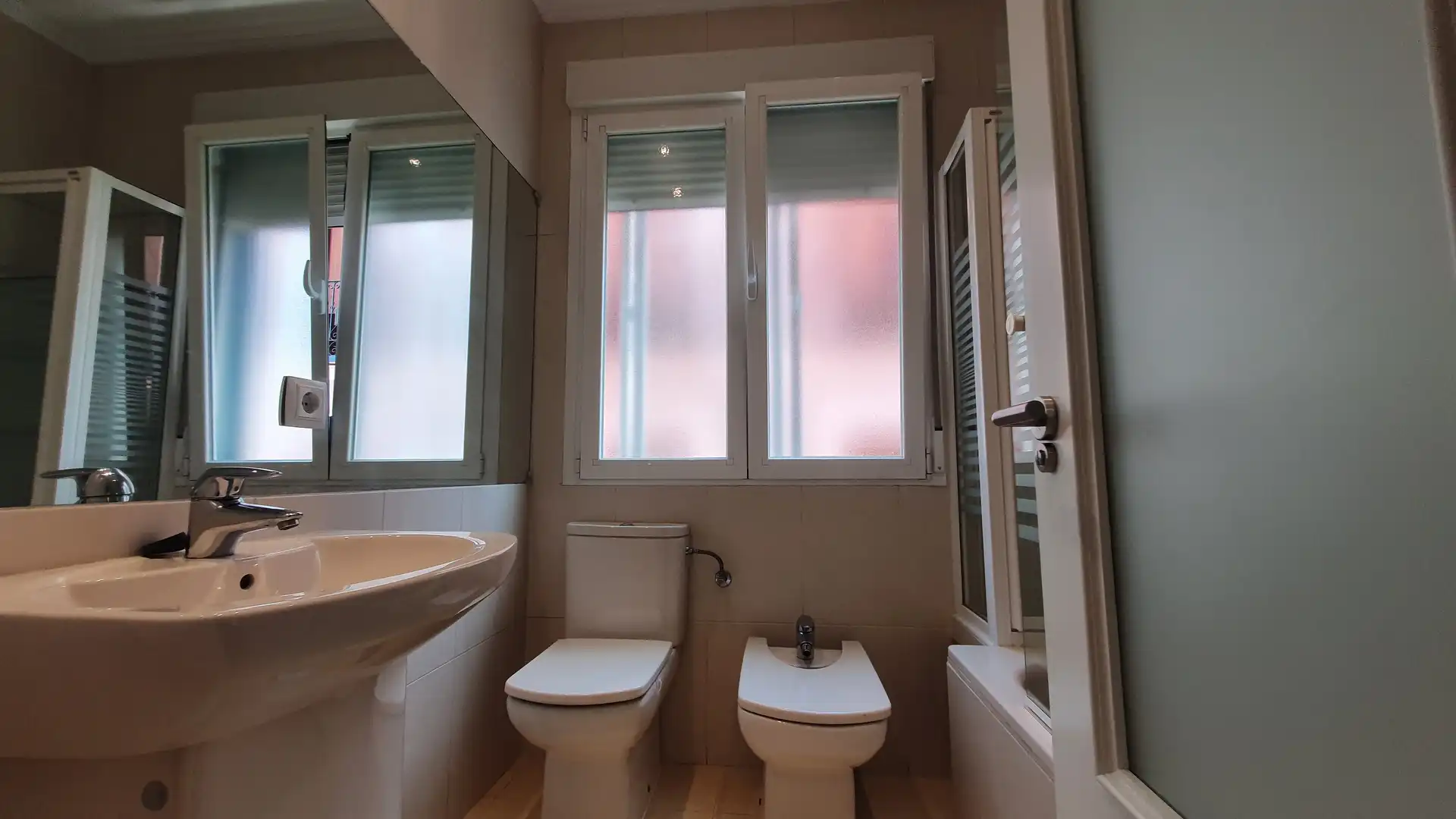 Flat for rent in Calle de San Bernardo, Universidad - Malasaña