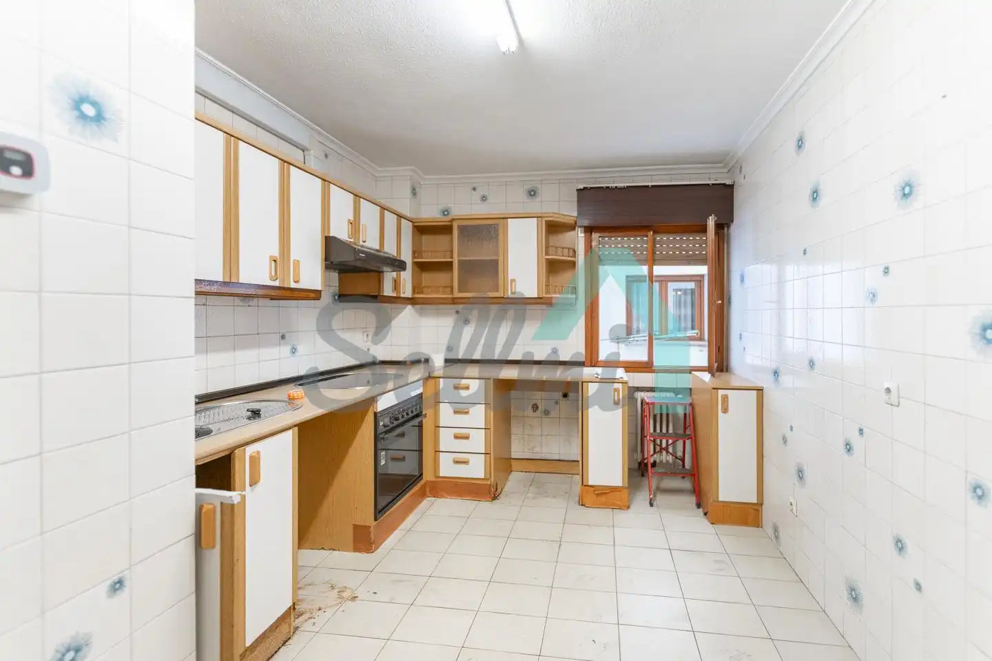 Cuina de Pis en venda en Oviedo  amb Calefacció, Parquet i Terrassa
