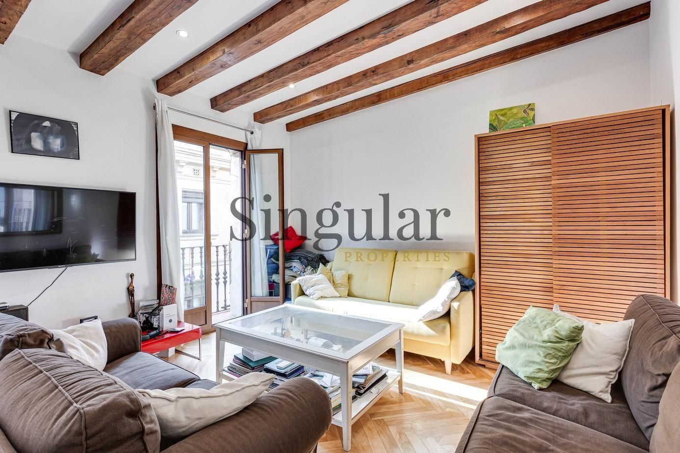 Living room of Flat for sale in  Barcelona Capital  with Air Conditioner, Heating and Parquet flooring
