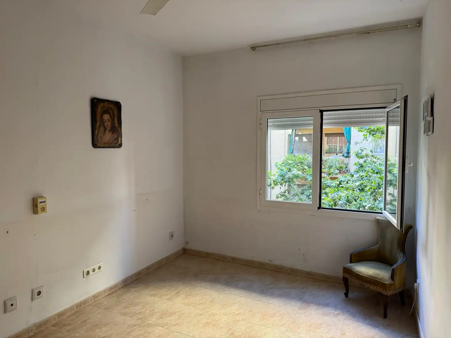 Schlafzimmer von Wohnung zum Verkauf in Barcelona mit Klimaanlage und Balkon