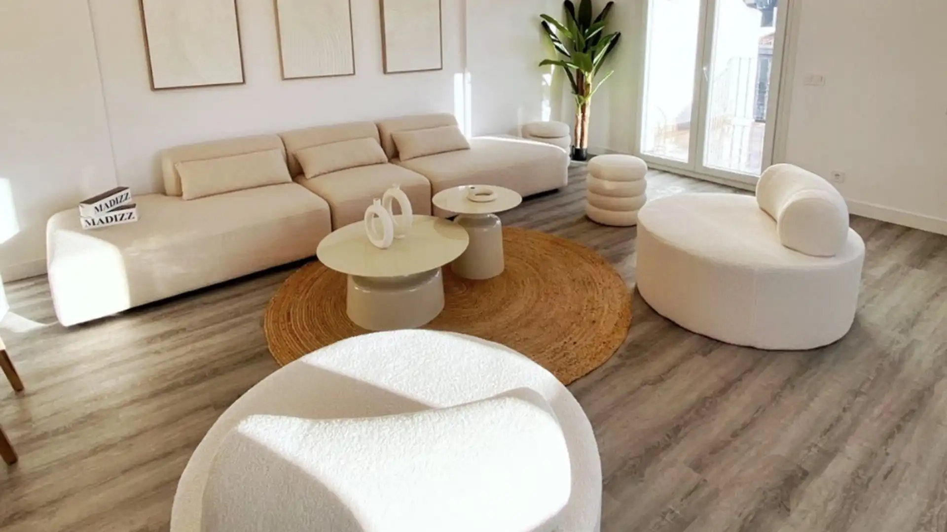 Sala d'estar de Dúplex de lloguer en Benahavís amb Aire condicionat, Terrassa i Traster